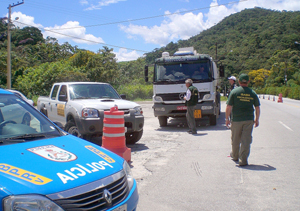 Ibama realiza Operação Cargas Perigosas na RJ-116