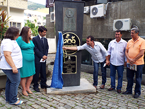 Marco dos 200 anos de Cantagalo inaugurado na Praça Miguel de Carvalho