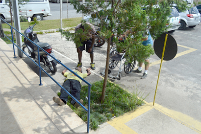 Com salários atrasados,  funcionários da UPA de  Conselheiro entram em greve (Fotos: Amanda Tinoco)