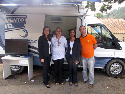 Águas de Nova Friburgo e Rotary Imperador na ação social em Granja Spinelli