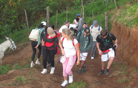 Montanhista Anderson Trekkinho leva trajanenses à Pedra da Caixa d’Água