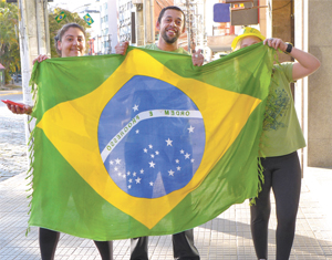 A bandeira do Brasil e suas criativas variações durante o mundial