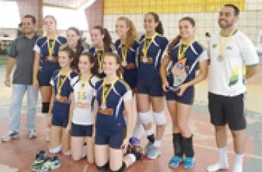 Meninas do vôlei do NF Country Clube encerram 2014 com título em Itaboraí