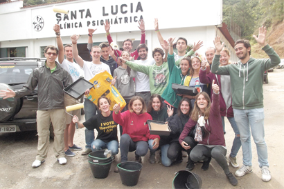 Jovens espanhóis dão exemplo de  solidariedade na Clínica Santa Lúcia