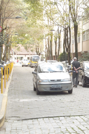 Ariosto Bento de Mello com mão  invertida a partir desta segunda