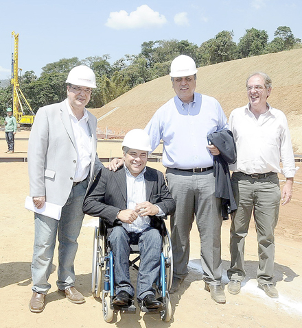 Pezão e Sérgio Xavier vistoriam obras na cidade 