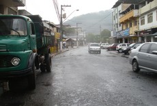 Prefeitura tapa buracos em Olaria