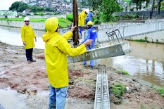 Nova passarela de pedestres será aberta na Avenida Roberto Silveira nos próximos dias