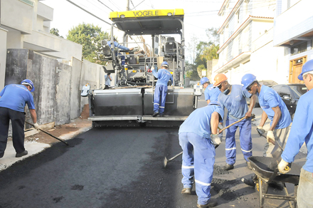 Governo municipal comemora a doação de 10,5 quilômetros de asfalto para Nova Friburgo