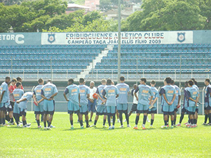 Frizão e Resende começam a decidir vaga na final da Copa Rio