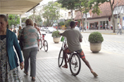 Calçadas servem de ciclovias