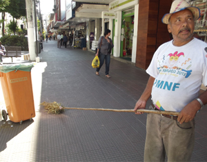 Dia 16 de maio é também dos garis