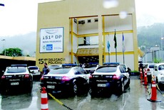 Megaoperação policial tenta desarticular o tráfico de drogas em Nova Friburgo