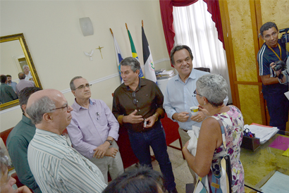 Prefeito e representantes da FGV  discutem futuro do casarão 