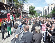 Manifesto contra aumento do número de vereadores tomou conta da avenida no encerramento do desfile