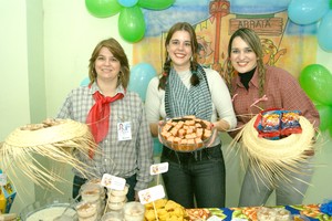 Farmácia Popular anima idosos com  seu arraiá