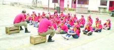 Bombeiro Mirim reúne alunos da rede pública