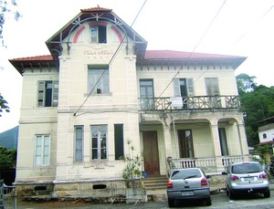 Precariedade do prédio da 151ª DP é um problema antigo do bairro