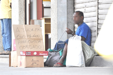 No carnaval aumenta o número de pedintes no centro da cidade