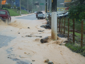 Drama de motoristas e moradores  da RJ-130, em Duas Pedras, continua