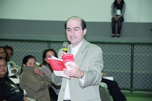 Padre Joãozinho empolga católicos em Nova Friburgo