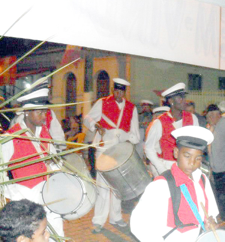 Festival de folias de reis homenageia folião e presidente da AFRC em Floresta 