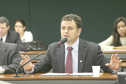 Deputado Glauber convida governador  do Rio para explicar no Congresso corte de verba