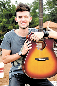 Show de Vitor Ferraz agita a noite desta sexta