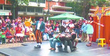 Chuva de arte e alegria na tarde friburguense 