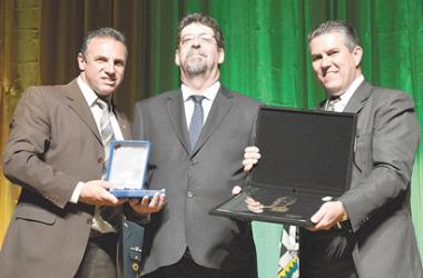 Câmara presta homenagem a novos cidadãos