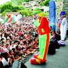 Show de Patati Patatá e chegada de Papai Noel fazem a alegria da garotada