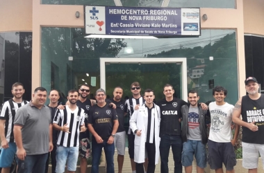 Torcedores do Botafogo dando o exemplo no Hemocentro