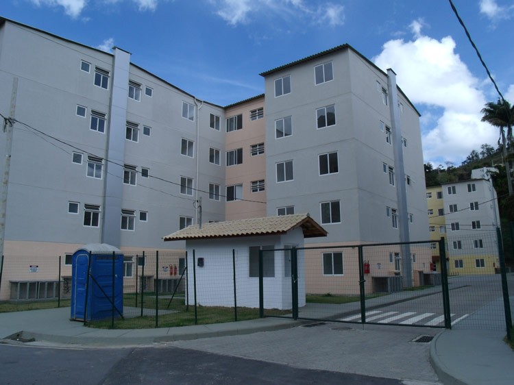 Famílias sorteadas assinarão os contratos dos apartamentos nesta semana (Foto: Lúcio César Pereira)