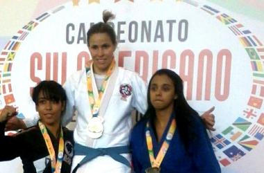 Aline Féu fatura o Campeonato Sul-Americano de Jiu-Jitsu
