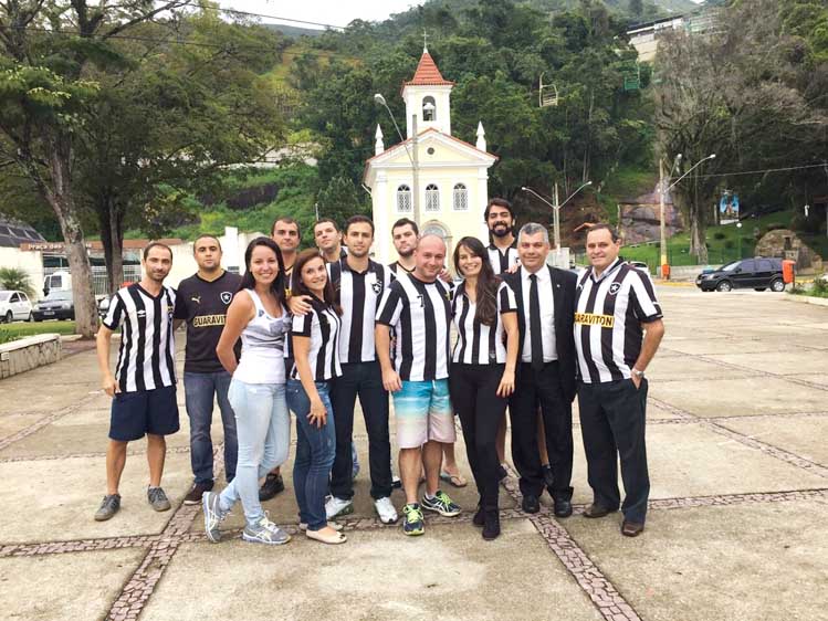Alguns dos alvinegros envolvidos no evento: grupo se uniu para tentar ajudar o Botafogo (Vinicius Gastin/A Voz da Serra)