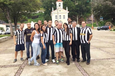 Alguns dos alvinegros fundadores do Abrace o Botafogo (Vinicius Gastin/A Voz da Serra) 