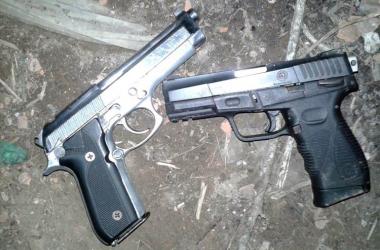 Polícia apreende duas pistolas durante operação no Alto de Olaria (Divulgação)