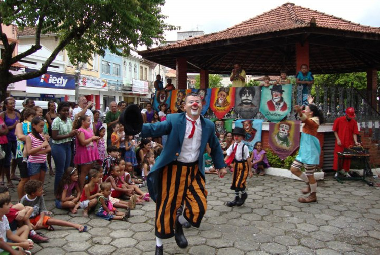 Trupe Família Clou (Foto: Arquivo A VOZ DA SERRA)