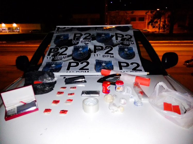 A droga e o material para endolação foram apreendidos nas casas dos três suspeitos (Cortesia de Polícia Militar)