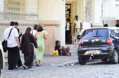 Problema social frequente nas metrópoles brasileiras, a presença de moradores de rua também pode ser vista em Nova Friburgo (Amanda Tinoco/A Voz da Serra)