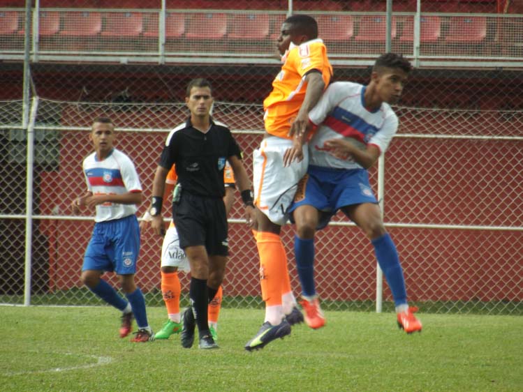 Equilíbrio marcou o duelo entre Friburguense e Nova Iguaçu (Vinicius Gastin/A Voz da Serra)