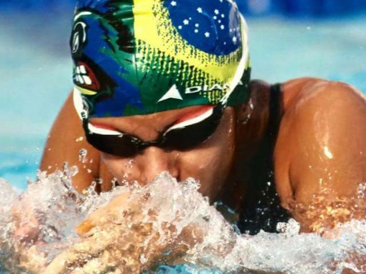 A jovem Luana Pires é revelação friburguense na natação (Divulgação)