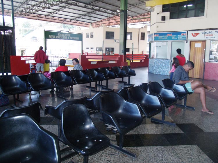 A quantidade de passageiros no terminal diminuiu depois da implantação dos pontos no centro de Friburgo (Foto: Lúcio Cesar Pereira)