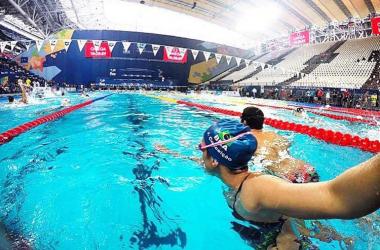 Eliminada na primeira participação, Jhenny volta às piscinas neste sábado