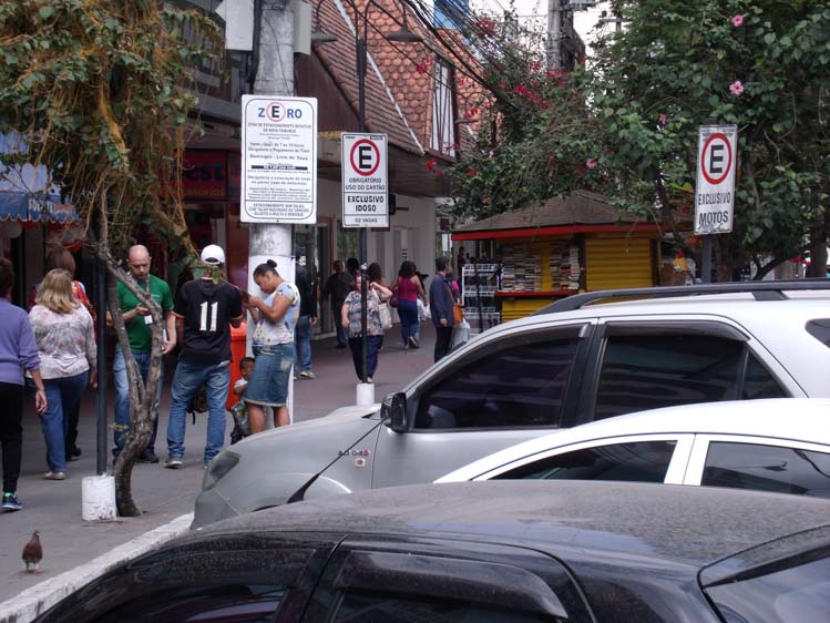 A privatização da cobrança pelo estacionamento nas ruas e avenidas de Nova Friburgo substituirá o atual Zero (Foto: Lúcio Cesar Pereira)