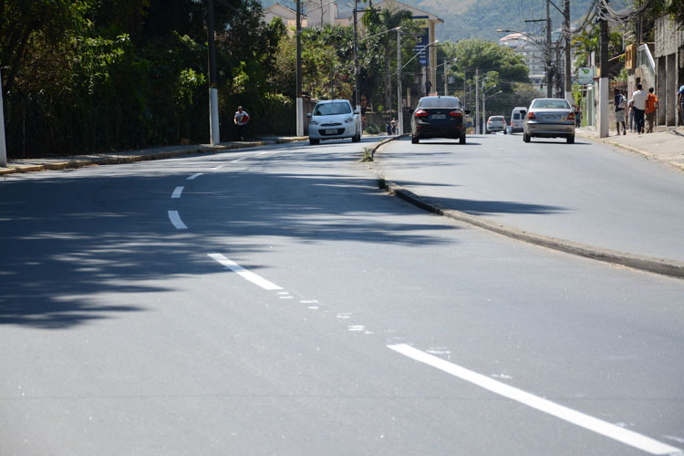 A pintura de faixas na via era uma reivindicação dos motoristas (Foto: Amanda Tinoco)