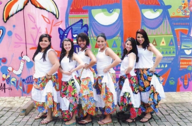 Moças integrantes do grupo de jongo (Foto: Arquivo A VOZ DA SERRA)
