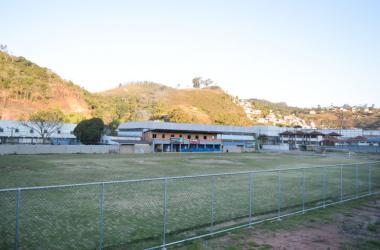 O campo do pastão será o local do evento que pretende levar à comunidade do distrito mais populoso do município serviços de saúde e lazer (Foto: Amanda Tinoco)