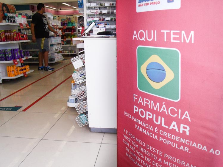Somente as unidades de “Farmácia Popular” próprias do governo, que distribuem remédios de graça, serão mantidas a partir do ano que vem (Foto: Lúcio Cesar Pereira)