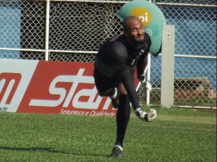 Goleiro León fez defesa importante, e ajudou o Frizão a vencer o campeão brasileiro da categoria (Foto: Vinicius Gastin)